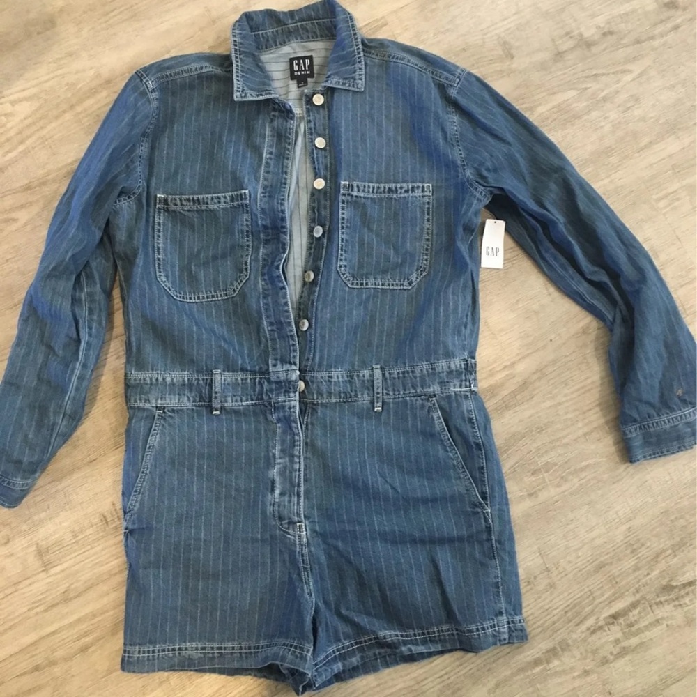 Gap Romper size S NWT